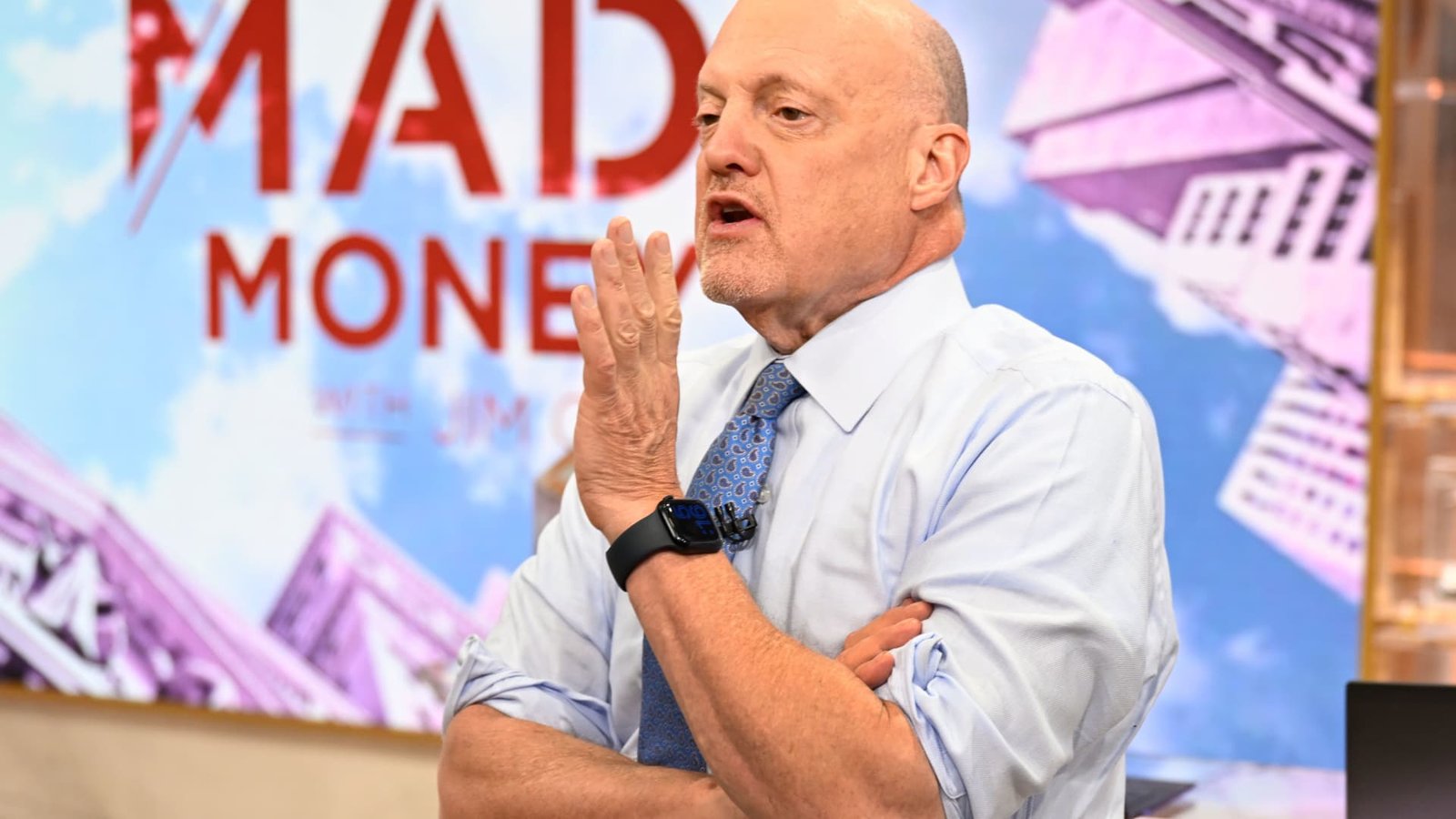 Jim Cramer says history offers a playbook for navigating a Fed rate-hiking cycle